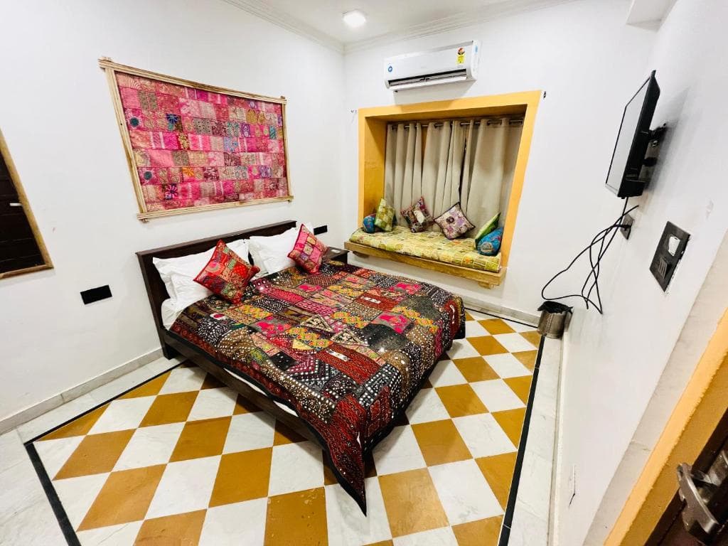 PRIVATE ROOM